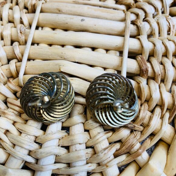 Vintage Gold Tone Twist Knot Swirl Post Earrings 3/4" diameter - Picture 2 of 3